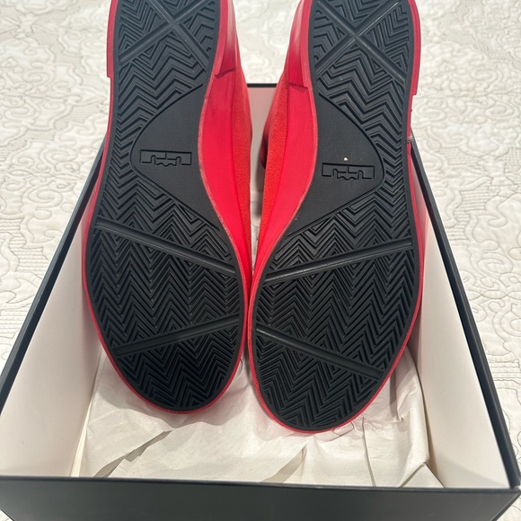 100% Authentic Nike LeBron 12 NSW - Picture 6 of 6